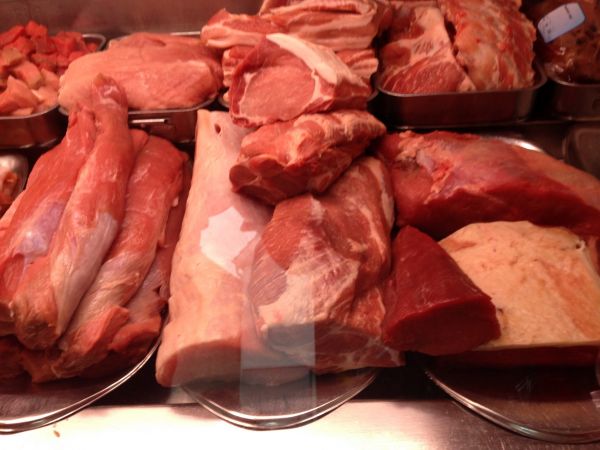 Fleisch und Wurst vom Metzger