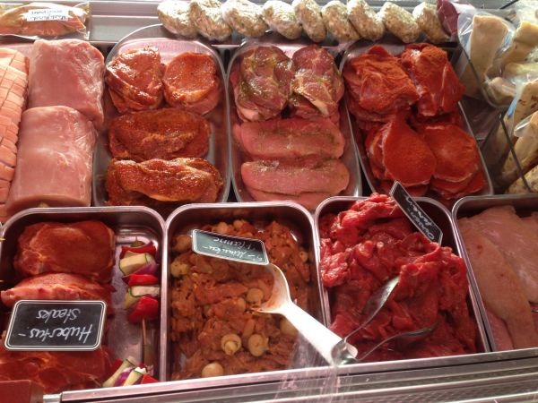Fleisch und Wurst vom Metzger