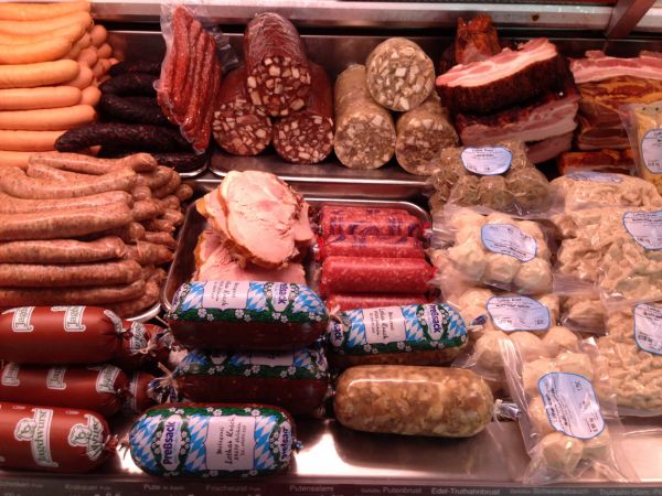 Fleisch und Wurst vom Metzger