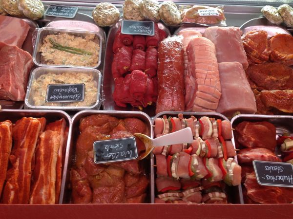 Fleisch und Wurst vom Metzger