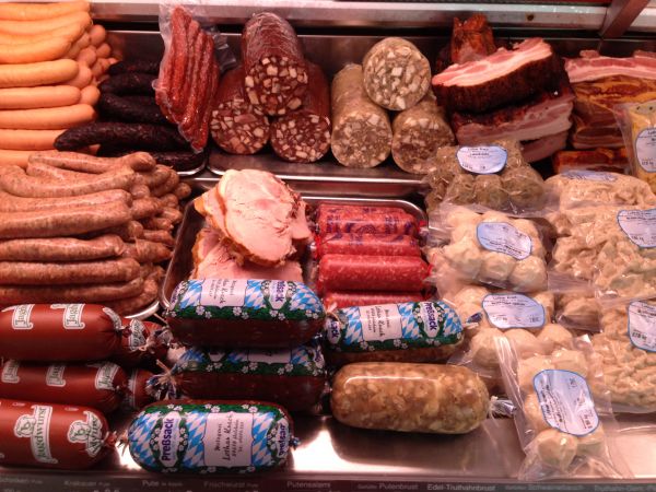 Fleisch und Wurst vom Metzger